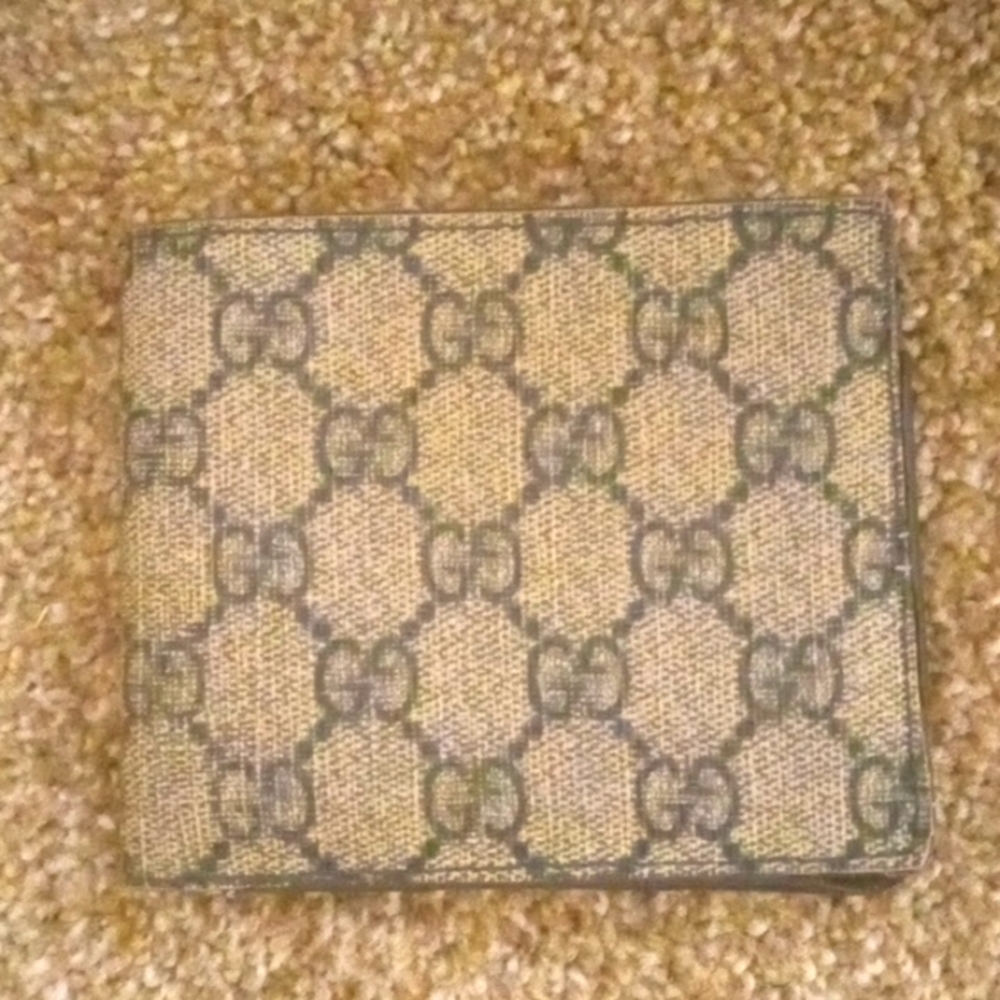 Vintage Gucci wallet